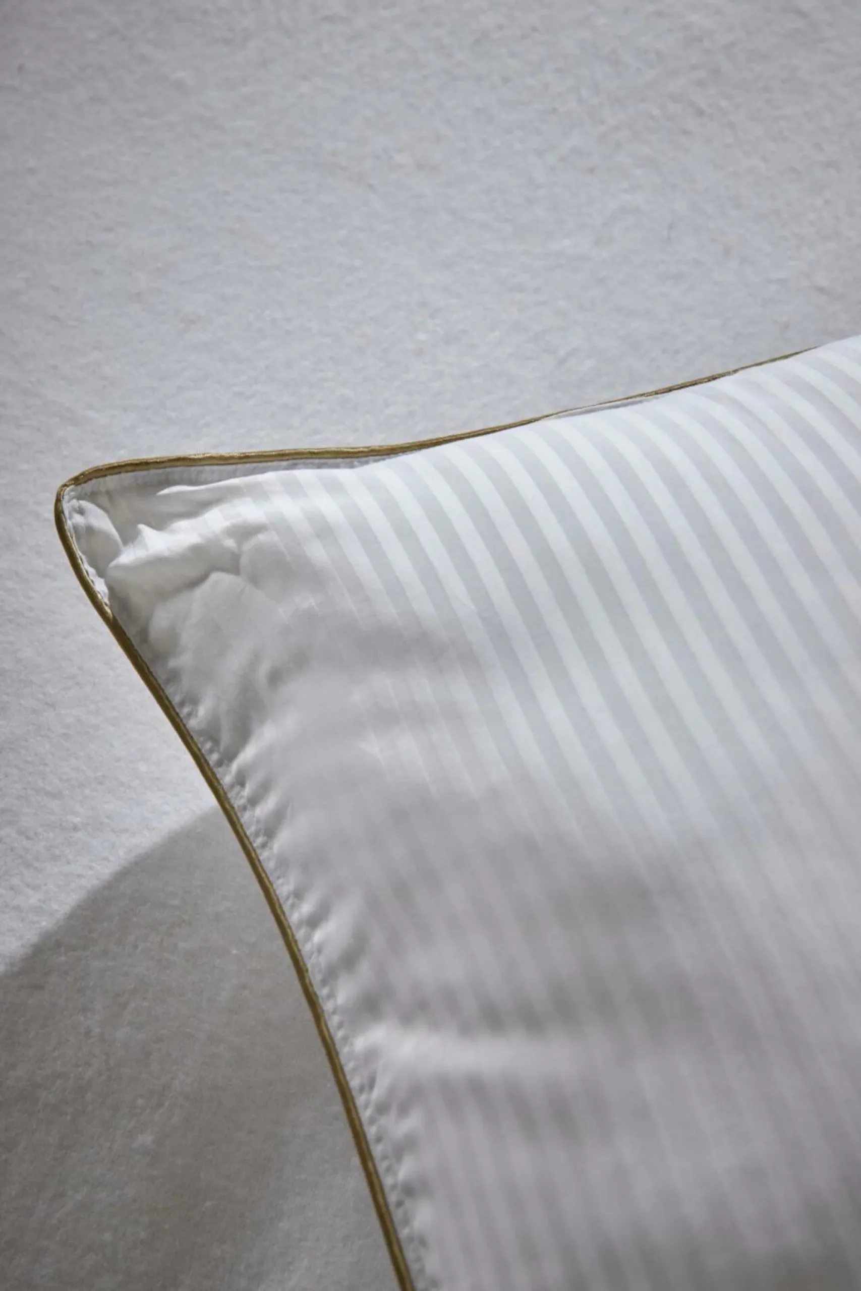 Camif Oreillers|Oreillers>Oreiller déhoussable en satin Léonore - Ferme - 50 x 70 cm