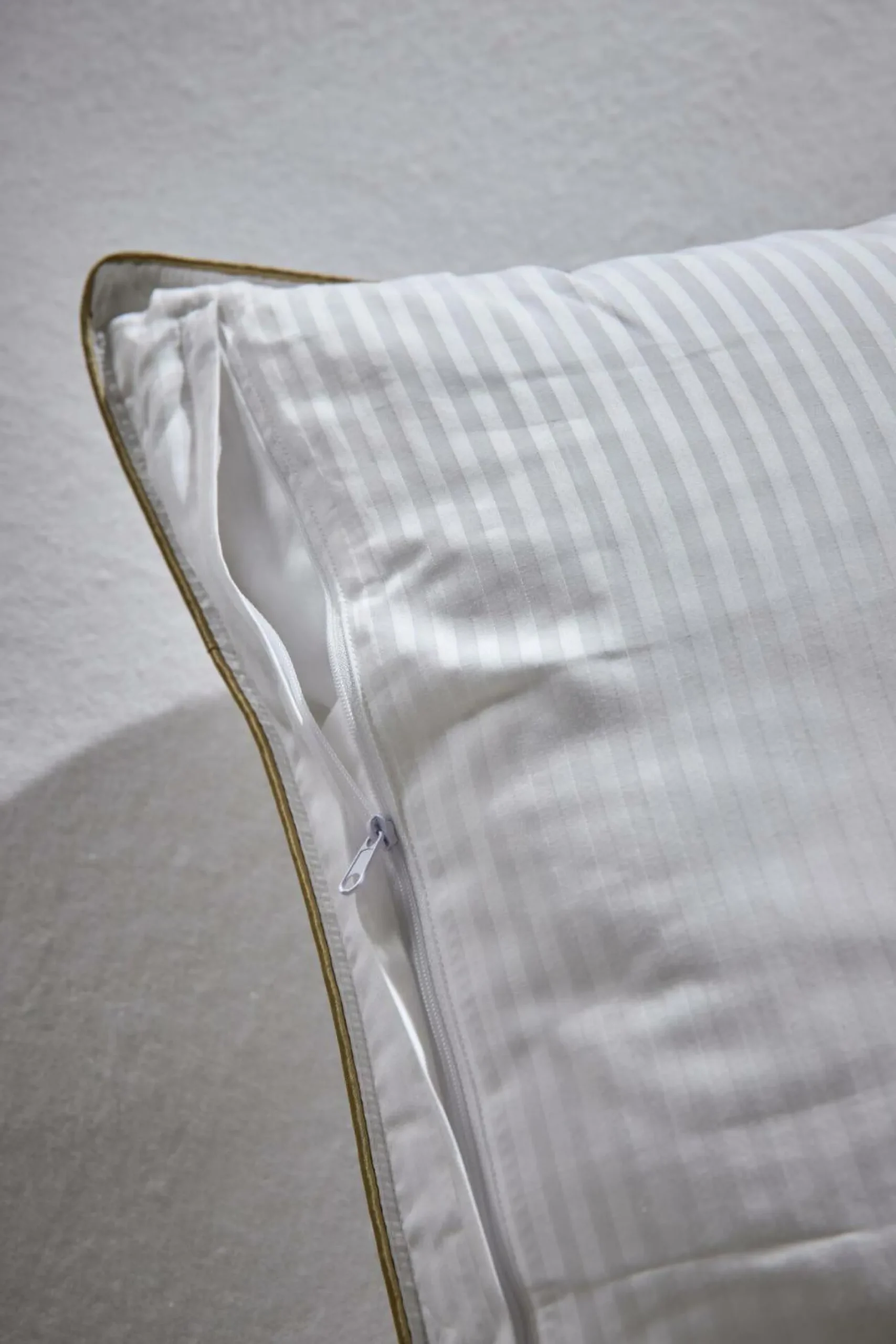 Camif Oreillers|Oreillers>Oreiller déhoussable en satin Léonore - Ferme - 50 x 70 cm